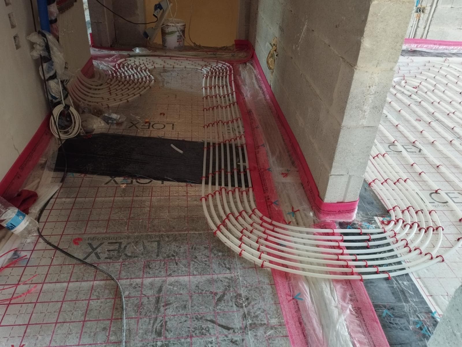 Underfloor heating pipe layout